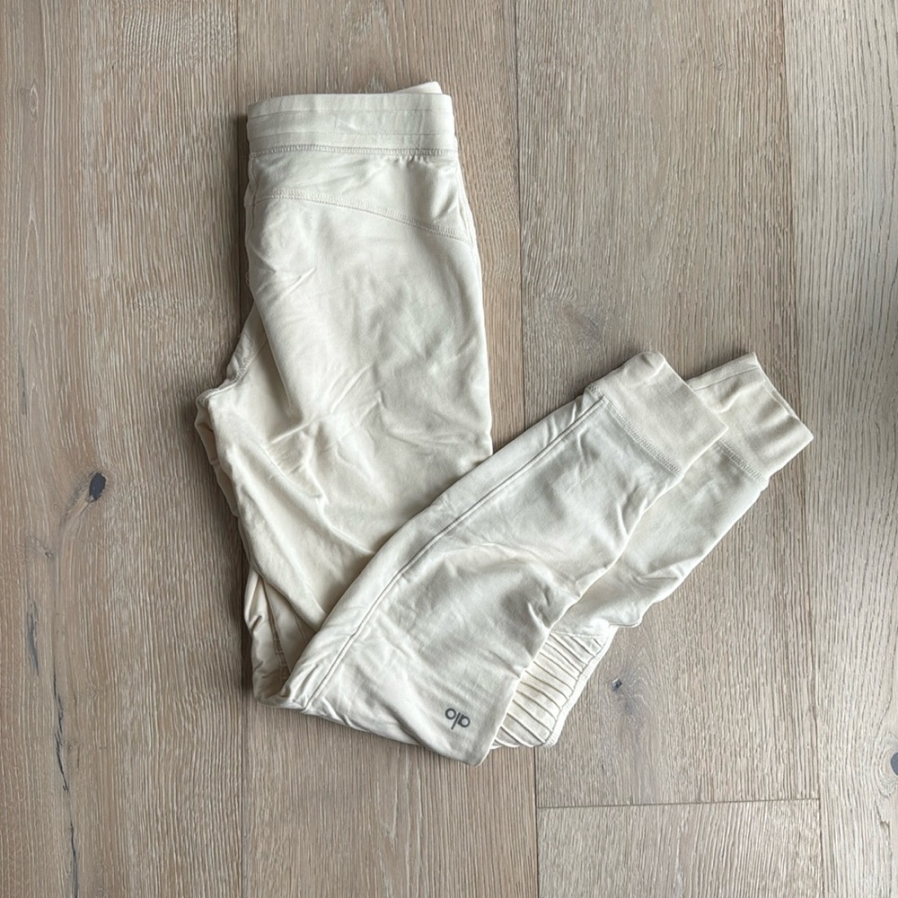 ALO Yoga cream moto sweatpants/joggers sz S